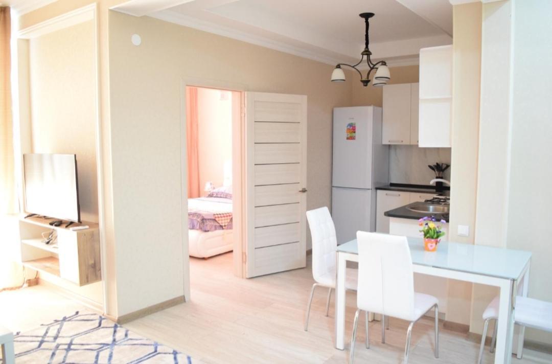 White Apartment With Panoramic View In The Center Бішкек Екстер'єр фото
