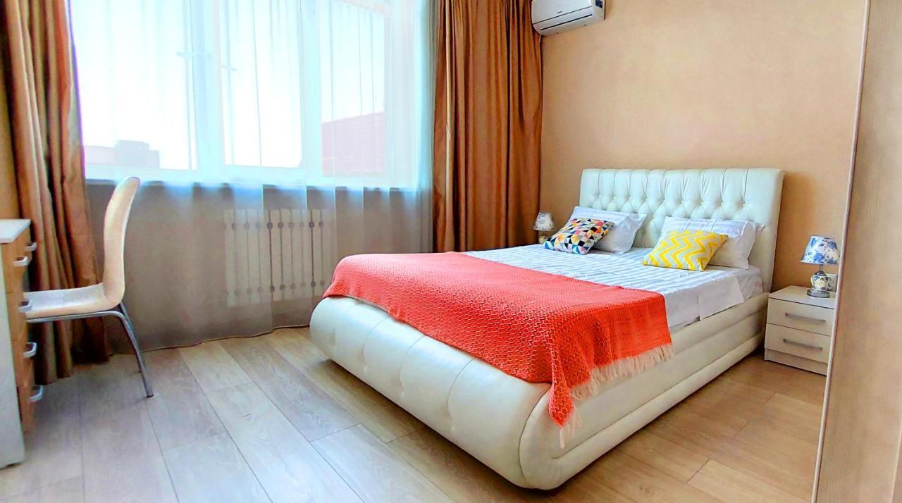 White Apartment With Panoramic View In The Center Бішкек Екстер'єр фото